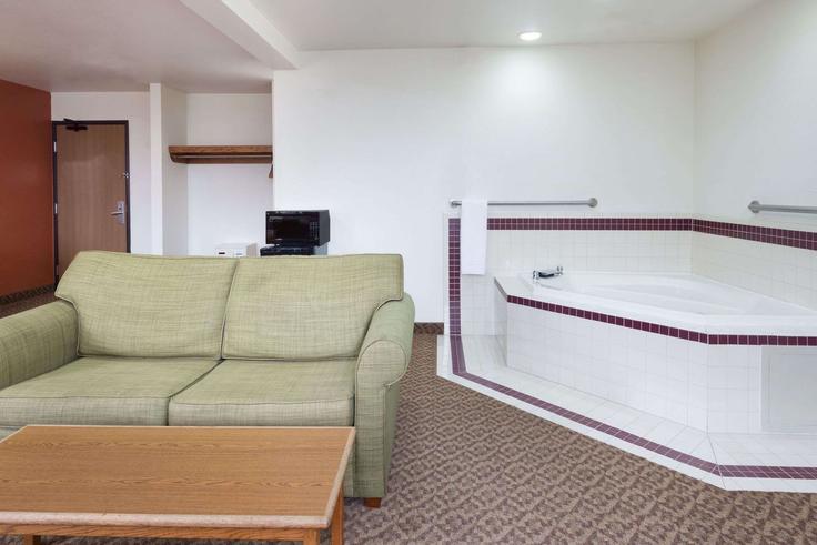 Building Venture Drive - wyndham - 1681348 adresindeki bir dairede modern mobilyalarla zarif bir şekilde tasarlanmış oturma odası Morgantown, Morgantown