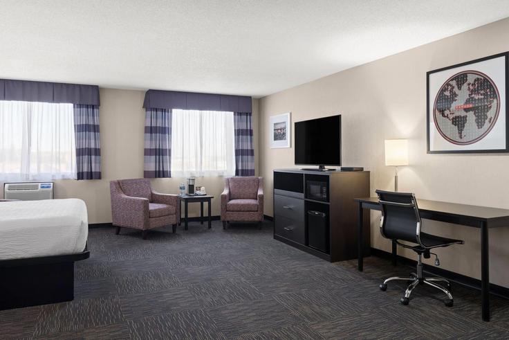 Elegante sala de estar con mobiliario moderno en un apartamento en Building Saskatchewan 11 - wyndham - 1654592 en Albert, Saskatoon Elegante sala de estar con mobiliario moderno en un apartamento en Building Saskatchewan 11 - wyndham - 1654592 en Albert, Saskatoon
