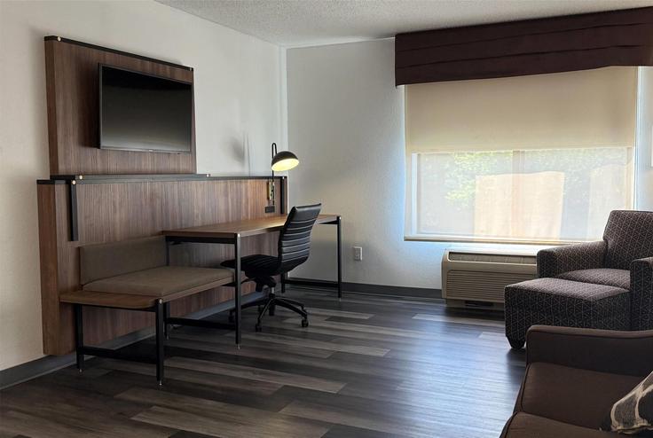 Salle de séjour élégante avec mobilier moderne dans un appartement à Building Rockville Road - wyndham - 1664179 à Indianapolis, Indianapolis Salle de séjour élégante avec mobilier moderne dans un appartement à Building Rockville Road - wyndham - 1664179 à Indianapolis, Indianapolis