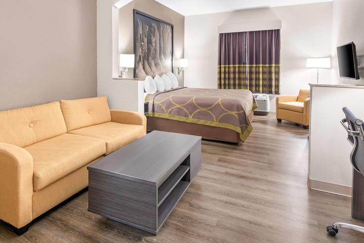 Building Gemini Place - wyndham - 1685630 adresindeki bir dairede modern mobilyalarla zarif bir şekilde tasarlanmış oturma odası Fort Worth, Fort Worth Building Gemini Place - wyndham - 1685630 adresindeki bir dairede modern mobilyalarla zarif bir şekilde tasarlanmış oturma odası Fort Worth, Fort Worth