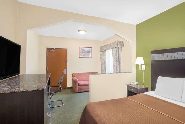 Salle de séjour élégante avec mobilier moderne dans un appartement à Building Tonnelle Avenue - wyndham - 1655304 à North Bergen, North Bergen Salle de séjour élégante avec mobilier moderne dans un appartement à Building Tonnelle Avenue - wyndham - 1655304 à North Bergen, North Bergen