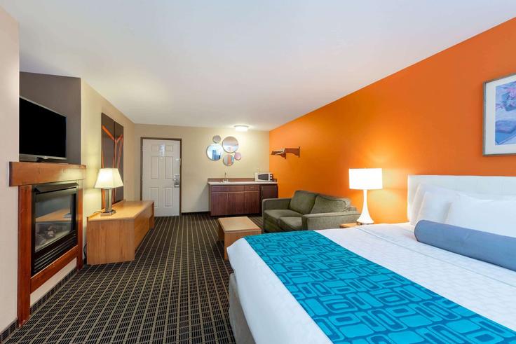 Leavenworth LeavenworthのBuilding U.S. 2 - wyndham - 1656020のアパートメントにある、モダンな家具を備えたエレガントなデザインのリビングルーム Leavenworth LeavenworthのBuilding U.S. 2 - wyndham - 1656020のアパートメントにある、モダンな家具を備えたエレガントなデザインのリビングルーム