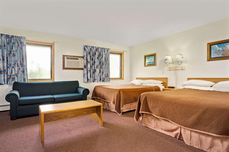 Shakopee, Shakopee에 위치한 Building 1st Avenue East - wyndham - 1654461 유닛의 세련된 인테리어가 돋보이는 거실 Shakopee, Shakopee에 위치한 Building 1st Avenue East - wyndham - 1654461 유닛의 세련된 인테리어가 돋보이는 거실