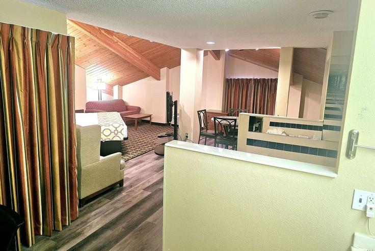 Elegantly designed living room with modern furnishings in an apartment at Building Martin Spring Drive - wyndham - 1664577 in Rolla, Rolla Elegantly designed living room with modern furnishings in an apartment at Building Martin Spring Drive - wyndham - 1664577 in Rolla, Rolla