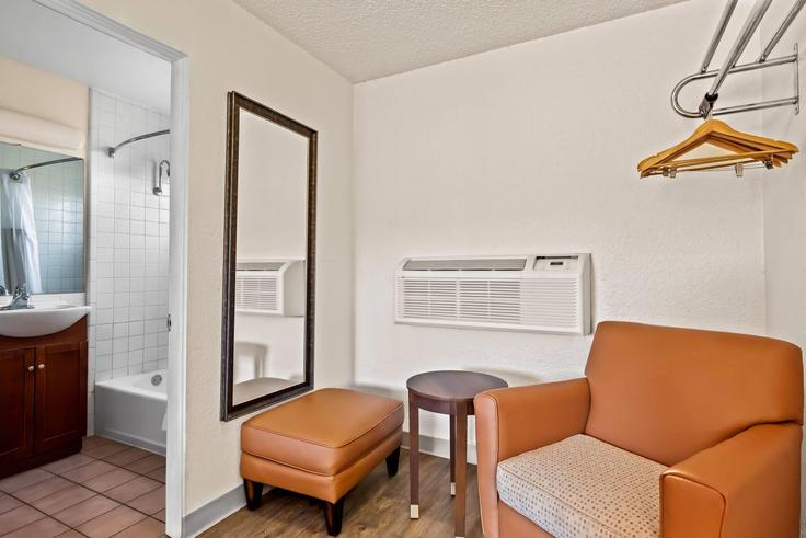 Elegantly designed living room with modern furnishings in an apartment at Building North Lake Powell Boulevard - wyndham - 1653903 in Page, Page Elegantly designed living room with modern furnishings in an apartment at Building North Lake Powell Boulevard - wyndham - 1653903 in Page, Page