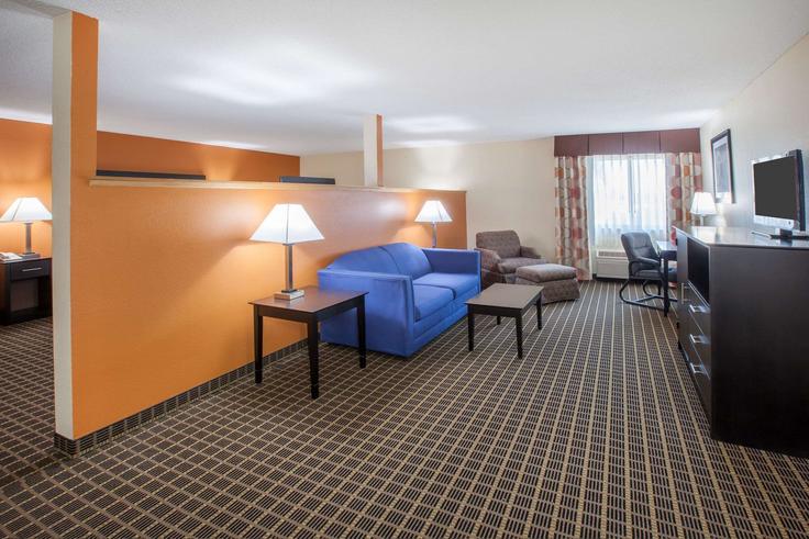 South Haven South HavenのBuilding Phoenix Street - wyndham - 1663075のアパートメントにある、モダンな家具を備えたエレガントなデザインのリビングルーム