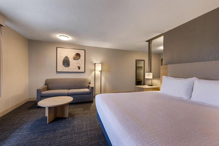 Thunder Bay Thunder BayのBuilding Golf Links Road - wyndham - 1655794のアパートメントにある、モダンな家具を備えたエレガントなデザインのリビングルーム Thunder Bay Thunder BayのBuilding Golf Links Road - wyndham - 1655794のアパートメントにある、モダンな家具を備えたエレガントなデザインのリビングルーム
