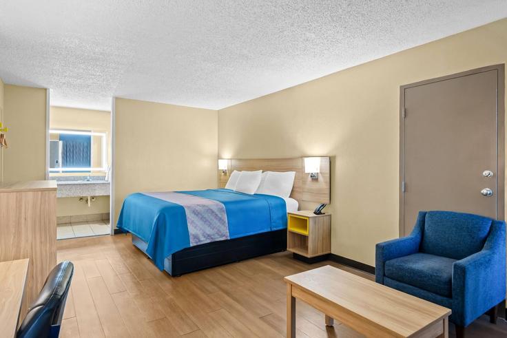 1 quarto mobiliado em apartamentos em Southwest Evangeline Thruway 1654808P, Lafayette, Lafayette, foto 1
