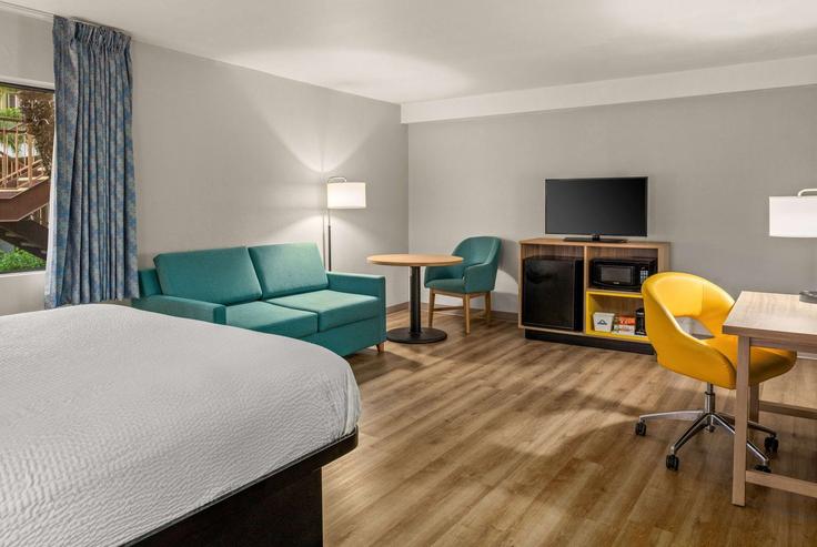 Salle de séjour élégante avec mobilier moderne dans un appartement à Building Pioneer Boulevard - wyndham - 1656375 à Artesia, Artesia Salle de séjour élégante avec mobilier moderne dans un appartement à Building Pioneer Boulevard - wyndham - 1656375 à Artesia, Artesia
