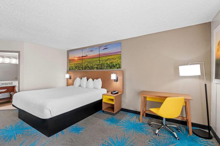 Cedar Rapids Cedar Rapids에 위치한 Blairs Ferry Road Northeast 1657381P의 1침실 가구 완비 유닛, 사진 1