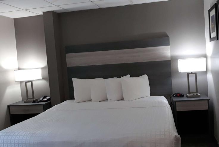 Lafayette Lafayette에 위치한 Frontage Road 1649514P의 1침실 가구 완비 유닛, 사진 1