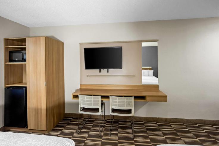1 quarto mobiliado em apartamentos em Big Tree Way 1667456P, Greensboro, Greensboro, foto 1