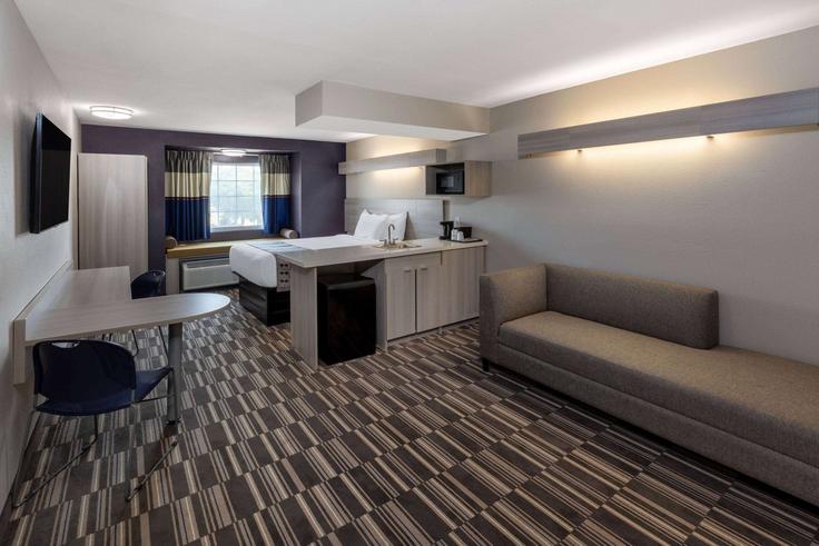 Salle de séjour élégante avec mobilier moderne dans un appartement à Building Village Lane - wyndham - 1692271 à Bossier City, Bossier City