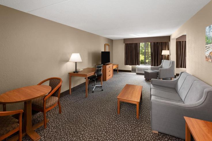 Little Rock, Little Rock에 위치한 Building South Shackleford Road - wyndham - 1664370 유닛의 세련된 인테리어가 돋보이는 거실 Little Rock, Little Rock에 위치한 Building South Shackleford Road - wyndham - 1664370 유닛의 세련된 인테리어가 돋보이는 거실