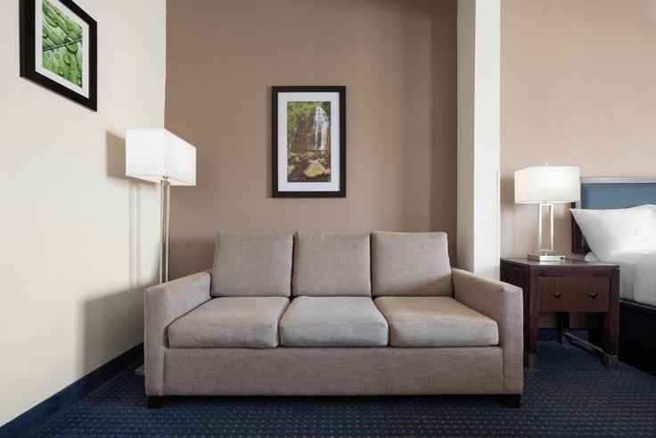 Augusta, Augusta에 위치한 Building Noland Connector Road - wyndham - 1663743 유닛의 세련된 인테리어가 돋보이는 거실 Augusta, Augusta에 위치한 Building Noland Connector Road - wyndham - 1663743 유닛의 세련된 인테리어가 돋보이는 거실