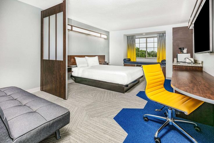 Austin Austin에 위치한 East Riverside Drive 1686608P의 1침실 가구 완비 유닛, 사진 1