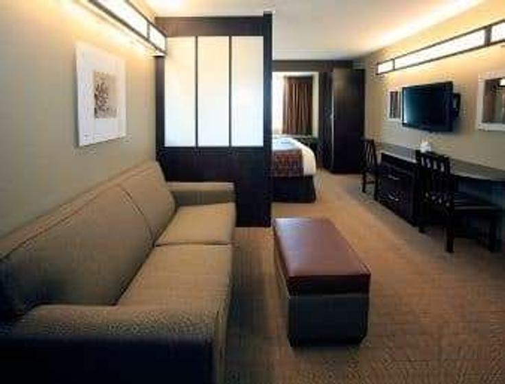 Triadelphia, Triadelphia에 위치한 Building Fort Henry Road - wyndham - 1678147 유닛의 세련된 인테리어가 돋보이는 거실