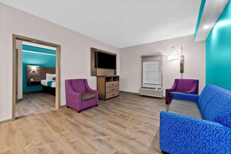 Building Vann Drive - wyndham - 1656013 adresindeki bir dairede modern mobilyalarla zarif bir şekilde tasarlanmış oturma odası Jackson, Jackson Building Vann Drive - wyndham - 1656013 adresindeki bir dairede modern mobilyalarla zarif bir şekilde tasarlanmış oturma odası Jackson, Jackson
