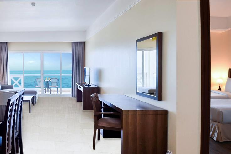 Elegant gestaltetes Wohnzimmer mit moderner Einrichtung in einer Wohnung im Building شارع سعد بن معاذ - wyndham - 1661750 in Al Rumailah, Ajman Elegant gestaltetes Wohnzimmer mit moderner Einrichtung in einer Wohnung im Building شارع سعد بن معاذ - wyndham - 1661750 in Al Rumailah, Ajman