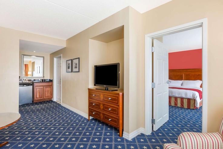 Elegante sala de estar con mobiliario moderno en un apartamento en Building Presidential Circle - wyndham - 1665303 en Gettysburg, Gettysburg Elegante sala de estar con mobiliario moderno en un apartamento en Building Presidential Circle - wyndham - 1665303 en Gettysburg, Gettysburg