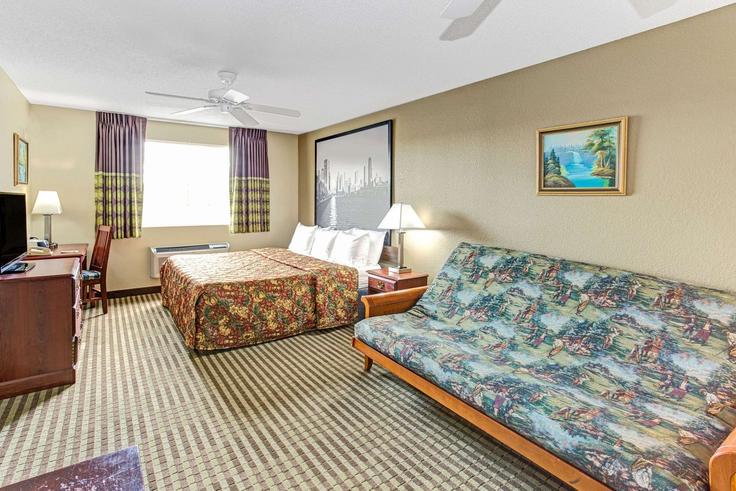 Building Grand Avenue - wyndham - 1668236 adresindeki bir dairede modern mobilyalarla zarif bir şekilde tasarlanmış oturma odası Gurnee, Gurnee Building Grand Avenue - wyndham - 1668236 adresindeki bir dairede modern mobilyalarla zarif bir şekilde tasarlanmış oturma odası Gurnee, Gurnee