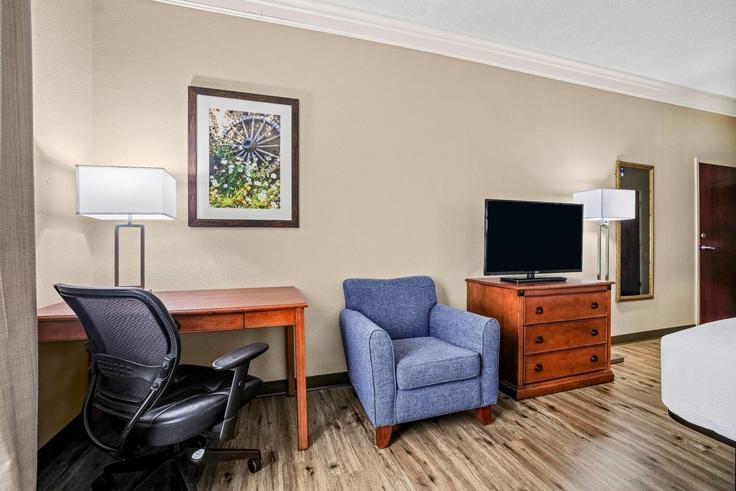 Madisonville, Madisonville에 위치한 Building Lantaff Boulevard - wyndham - 1650142 유닛의 세련된 인테리어가 돋보이는 거실