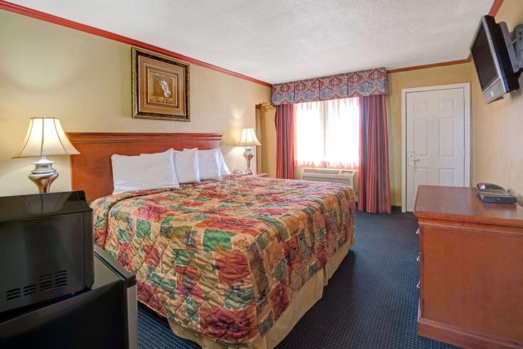 Albuquerque Albuquerque에 위치한 Central Avenue Northeast 1657514P의 1침실 가구 완비 유닛, 사진 1 Albuquerque Albuquerque에 위치한 Central Avenue Northeast 1657514P의 1침실 가구 완비 유닛, 사진 1