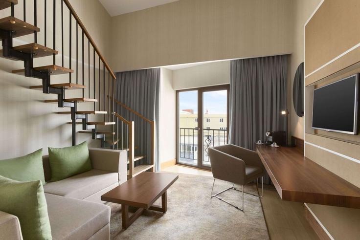 Küçükçekmece, İstanbul에 위치한 Building Fabrikalar Caddesi - wyndham - 1660290 유닛의 세련된 인테리어가 돋보이는 거실