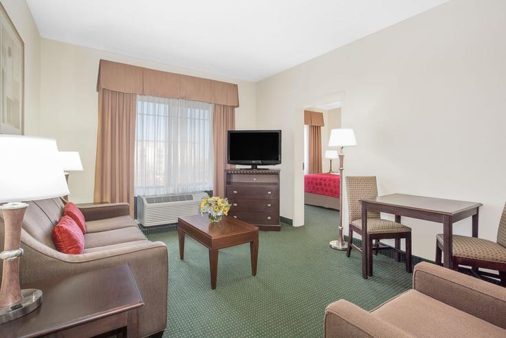 Denver, Denver에 위치한 Building Tower Road - wyndham - 1651661 유닛의 세련된 인테리어가 돋보이는 거실