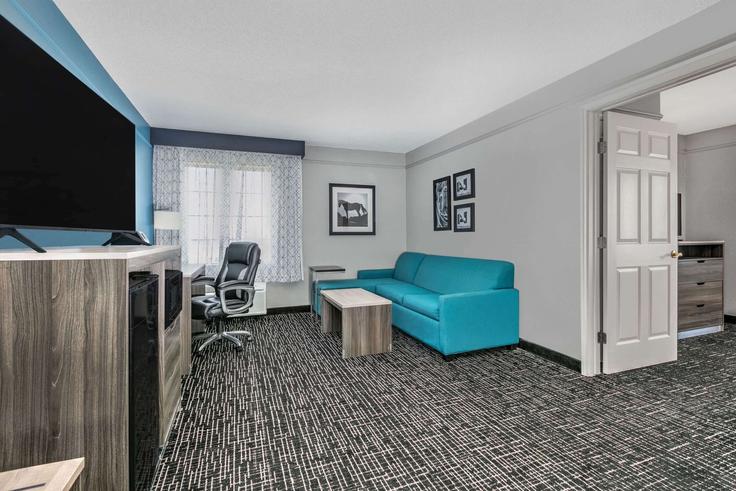 Weatherford WeatherfordのBuilding Wall Street - wyndham - 1669365のアパートメントにある、モダンな家具を備えたエレガントなデザインのリビングルーム Weatherford WeatherfordのBuilding Wall Street - wyndham - 1669365のアパートメントにある、モダンな家具を備えたエレガントなデザインのリビングルーム