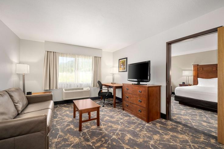 Grants Pass, Grants Pass에 위치한 Building Northeast Morgan Lane - wyndham - 1670994 유닛의 세련된 인테리어가 돋보이는 거실 Grants Pass, Grants Pass에 위치한 Building Northeast Morgan Lane - wyndham - 1670994 유닛의 세련된 인테리어가 돋보이는 거실