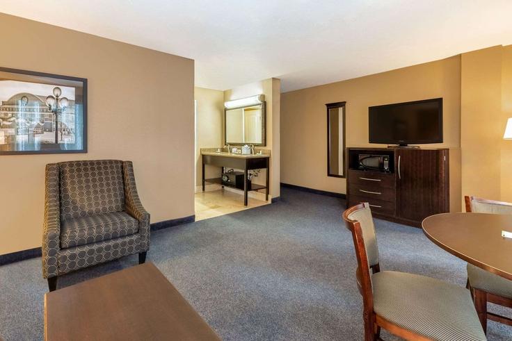 Elegantly designed living room with modern furnishings in an apartment at Building 8th Avenue - wyndham - 1646559 in Seattle, Seattle Elegantly designed living room with modern furnishings in an apartment at Building 8th Avenue - wyndham - 1646559 in Seattle, Seattle