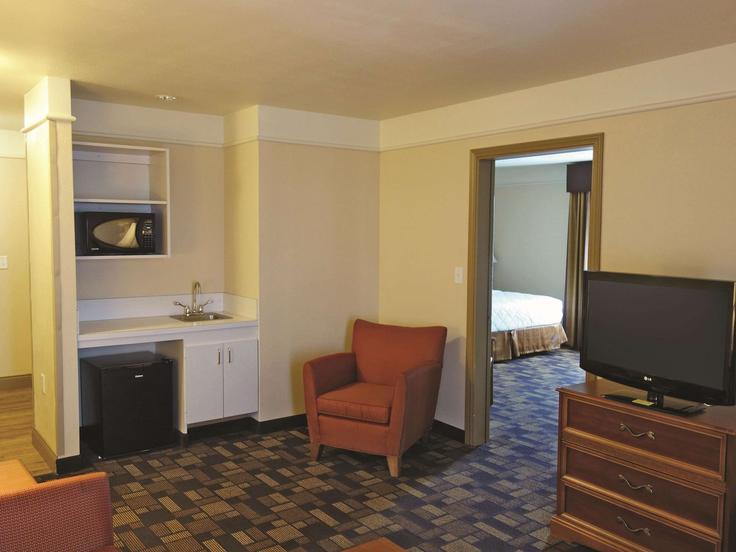 Elegant gestaltetes Wohnzimmer mit moderner Einrichtung in einer Wohnung im Building Texas 46 - wyndham - 1666227 in Seguin, Seguin Elegant gestaltetes Wohnzimmer mit moderner Einrichtung in einer Wohnung im Building Texas 46 - wyndham - 1666227 in Seguin, Seguin