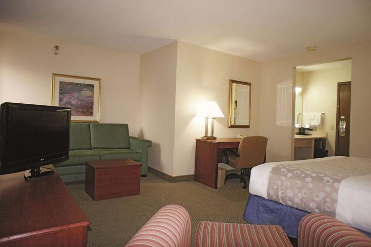Elegant gestaltetes Wohnzimmer mit moderner Einrichtung in einer Wohnung im Building M Street - wyndham - 1683667 in Omaha, Omaha Elegant gestaltetes Wohnzimmer mit moderner Einrichtung in einer Wohnung im Building M Street - wyndham - 1683667 in Omaha, Omaha