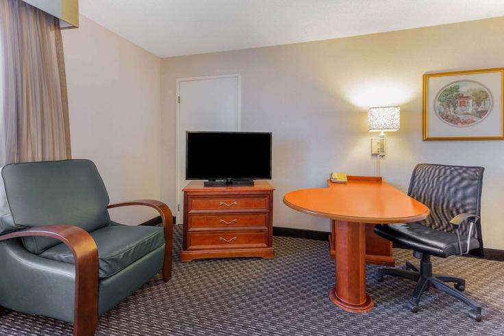 Elegante sala de estar con mobiliario moderno en un apartamento en Building Northridge Drive - wyndham - 1693234 en Gurnee, Gurnee Elegante sala de estar con mobiliario moderno en un apartamento en Building Northridge Drive - wyndham - 1693234 en Gurnee, Gurnee