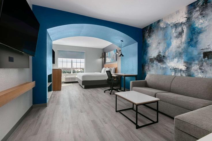 Salle de séjour élégante avec mobilier moderne dans un appartement à Building East Alsbury Boulevard - wyndham - 1693506 à Fort Worth, Fort Worth Salle de séjour élégante avec mobilier moderne dans un appartement à Building East Alsbury Boulevard - wyndham - 1693506 à Fort Worth, Fort Worth