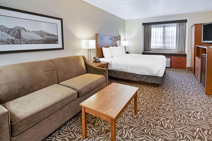 Elegante sala de estar con mobiliario moderno en un apartamento en Building North Reserve Street - wyndham - 1673337 en Missoula, Missoula Elegante sala de estar con mobiliario moderno en un apartamento en Building North Reserve Street - wyndham - 1673337 en Missoula, Missoula
