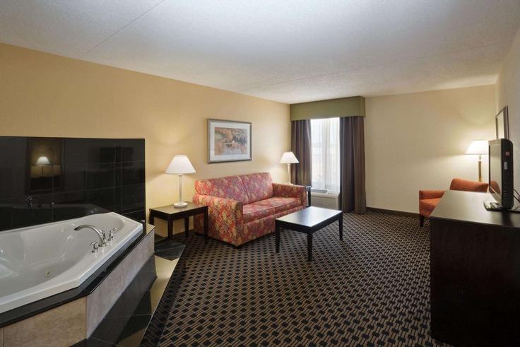 Salle de séjour élégante avec mobilier moderne dans un appartement à Building East Diamond Drive - wyndham - 1670350 à Salina, Salina Salle de séjour élégante avec mobilier moderne dans un appartement à Building East Diamond Drive - wyndham - 1670350 à Salina, Salina