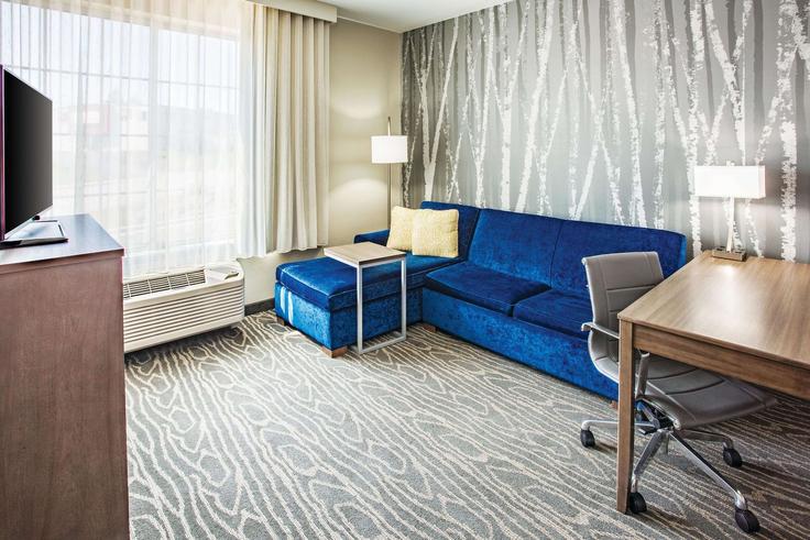 Duluth, Duluth에 위치한 Building Maple Grove Road - wyndham - 1680677 유닛의 세련된 인테리어가 돋보이는 거실 Duluth, Duluth에 위치한 Building Maple Grove Road - wyndham - 1680677 유닛의 세련된 인테리어가 돋보이는 거실