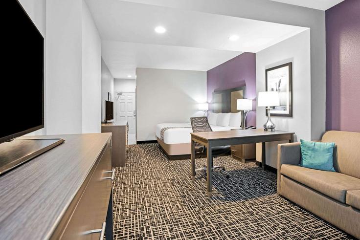 Portland PortlandのBuilding Buddy Ganem Drive - wyndham - 1693072のアパートメントにある、モダンな家具を備えたエレガントなデザインのリビングルーム