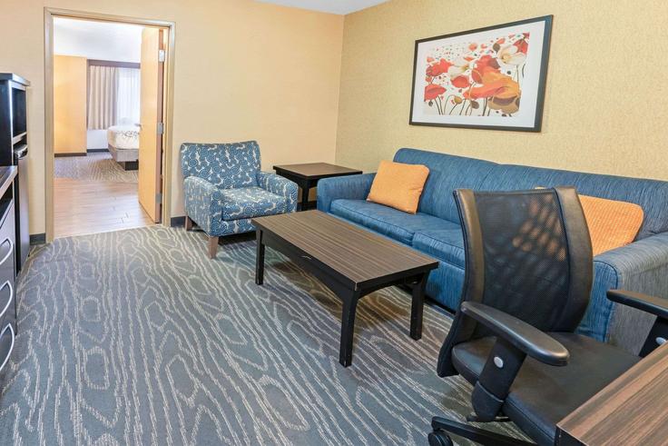 Elegante sala de estar con mobiliario moderno en un apartamento en Building U.S. 89 - wyndham - 1683914 en Logan, Logan Elegante sala de estar con mobiliario moderno en un apartamento en Building U.S. 89 - wyndham - 1683914 en Logan, Logan