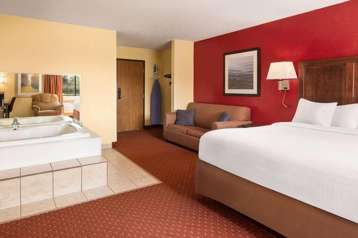 Cedar Rapids Cedar Rapids에 위치한 33rd Avenue Southwest 1664343P의 1침실 가구 완비 유닛, 사진 1