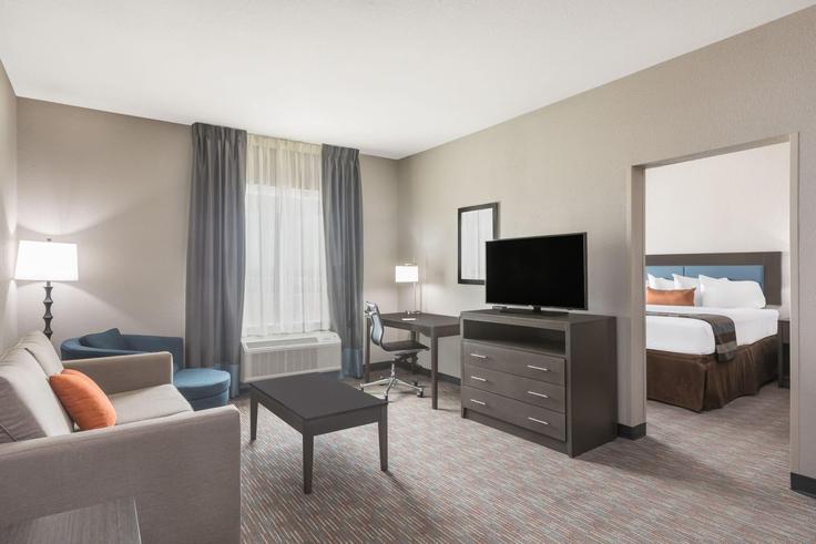 Building Brentwood Avenue - wyndham - 1673698 adresindeki bir dairede modern mobilyalarla zarif bir şekilde tasarlanmış oturma odası Lubbock, Lubbock Building Brentwood Avenue - wyndham - 1673698 adresindeki bir dairede modern mobilyalarla zarif bir şekilde tasarlanmış oturma odası Lubbock, Lubbock