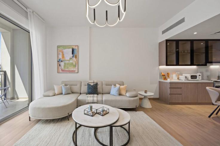Jumeirah, Dubai에 위치한 Building Tariaq Bedon Esm - wyz-rent-holiday-homes-llc - 1460226 유닛의 세련된 인테리어가 돋보이는 거실