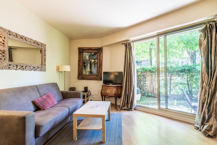 Building Rue Cino del Duca - xacco-global-hospitalities - 1265114 - PAR adresindeki bir dairede modern mobilyalarla zarif bir şekilde tasarlanmış oturma odası 17th arrondissement, Paris