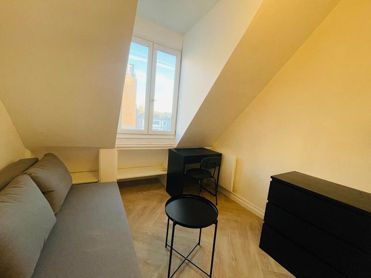 Salle de séjour élégante avec mobilier moderne dans un appartement à Building Rue Ernest Roche - xacco-global-hospitalities - 1076299 - PAR à 17th arrondissement, Paris