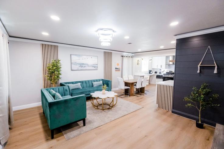 San Diego San DiegoのBuilding Cumberland Street - xlnc-llc - 1471805のアパートメントにある、モダンな家具を備えたエレガントなデザインのリビングルーム
