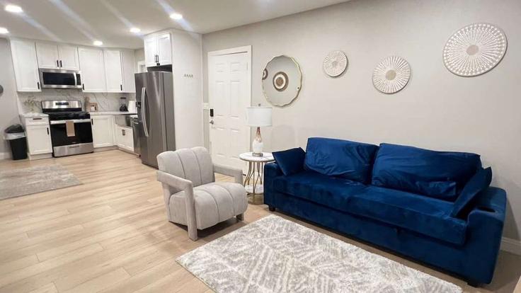 Salle de séjour élégante avec mobilier moderne dans un appartement à Building West Park Avenue - xlnc-llc - 1475274 à El Cajon, El Cajon