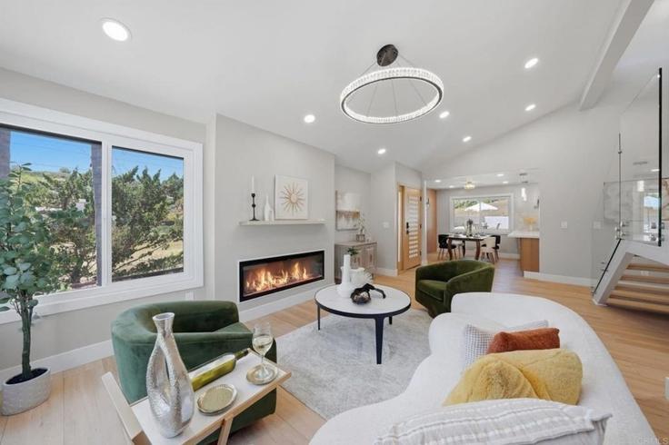 Elegant gestaltetes Wohnzimmer mit moderner Einrichtung in einer Wohnung im Building Chestnut Avenue - xlnc-llc - 1620673 in Carlsbad, Carlsbad Elegant gestaltetes Wohnzimmer mit moderner Einrichtung in einer Wohnung im Building Chestnut Avenue - xlnc-llc - 1620673 in Carlsbad, Carlsbad