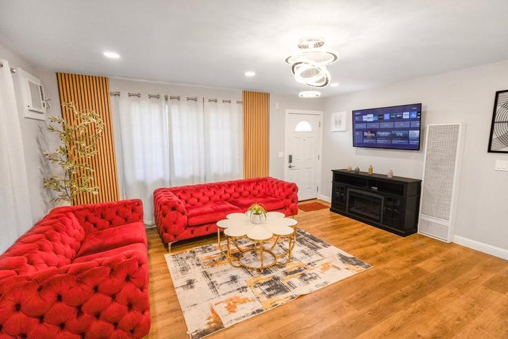 La Presa La PresaのBuilding Gillespie Drive - xlnc-llc - 1471804のアパートメントにある、モダンな家具を備えたエレガントなデザインのリビングルーム La Presa La PresaのBuilding Gillespie Drive - xlnc-llc - 1471804のアパートメントにある、モダンな家具を備えたエレガントなデザインのリビングルーム